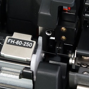 Advanced Optical Fiber Cleaver CT-102