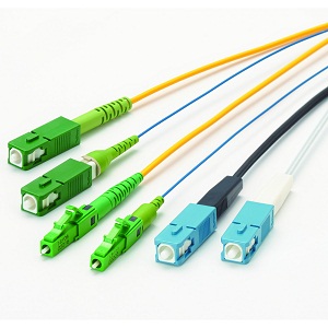 Fusion-spliced, field-terminated connector for FTTH FuseConnect ™